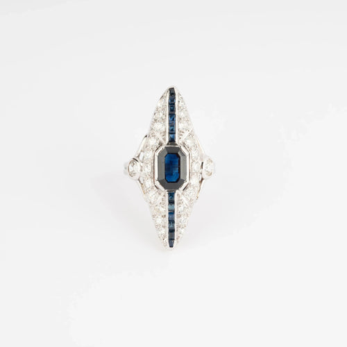 Bague 50 Bague marquise sertie en platine et or gris 18k, diamants et saphirs 58 Facettes 1