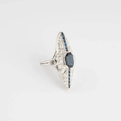Bague 50 Bague marquise sertie en platine et or gris 18k, diamants et saphirs 58 Facettes 1