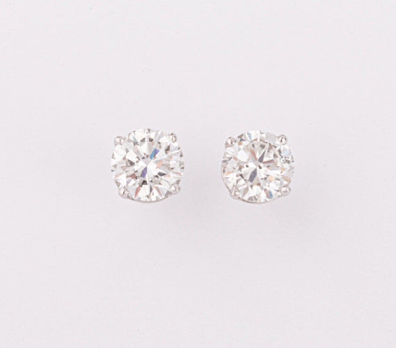 Boucles d'oreilles Boucles d'oreilles puces en or gris et diamants 58 Facettes 1