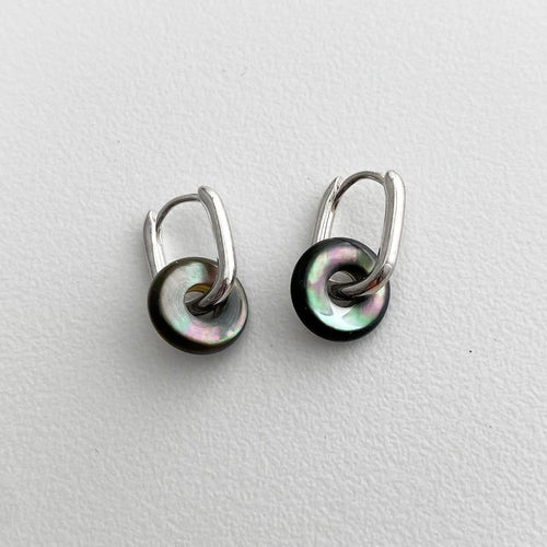 Boucles d'oreilles AITCHES - Boucles d’oreilles Jullie en argent 925 et nacre noire 58 Facettes SER1024WG
