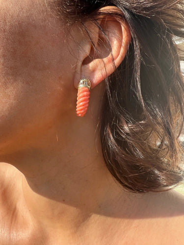 Boucles d'oreilles Boucheron - Boucles d'oreilles en or jaune, corail et diamants 58 Facettes 1