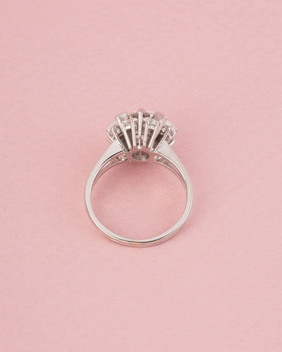 Bague 54 Bague marguerite en platine et diamants 58 Facettes 262