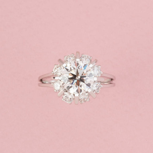 Bague 54 Bague marguerite en platine et diamants 58 Facettes 262