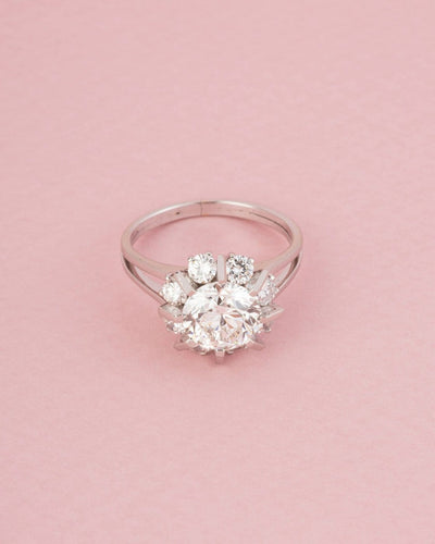 Bague 54 Bague marguerite en platine et diamants 58 Facettes 262