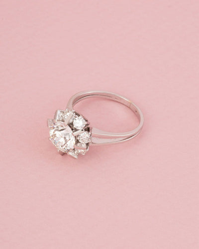 Bague 54 Bague marguerite en platine et diamants 58 Facettes 262