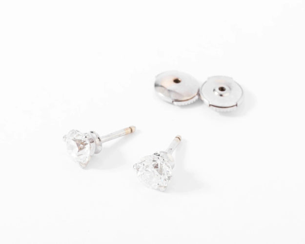 Boucles d'oreilles Boucles d’oreilles puces taille ancienne en or gris et diamants 58 Facettes 1
