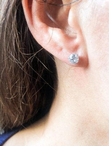 Boucles d'oreilles Boucles d’oreilles puces taille ancienne en or gris et diamants 58 Facettes 1