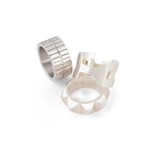 Bague 52 Hermès - Bague bandeau texturé en or gris 58 Facettes 1