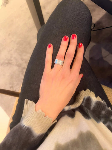 Bague 52 Hermès - Bague bandeau texturé en or gris 58 Facettes 1