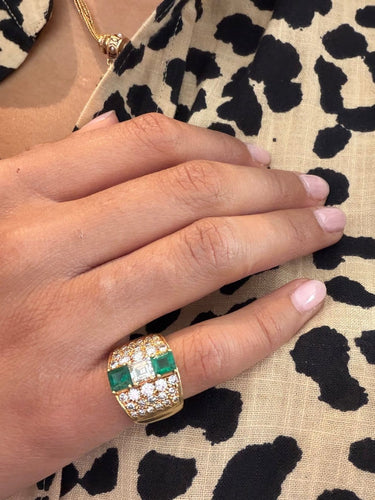 Bandeau - Bague en or jaune, émeraudes et diamants
