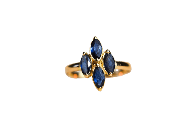 Bague 56 Bague saphirs taille navette en or jaune 18 carats 58 Facettes 3765