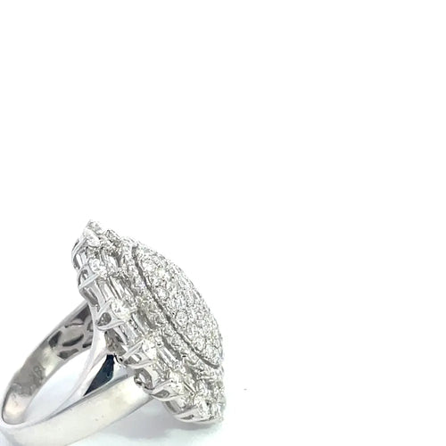 Bague 53 Bague cocktail en or blanc 18 carats et diamants 58 Facettes UN0131