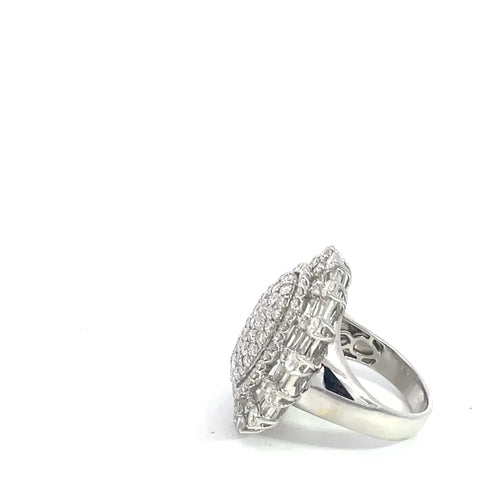 Bague 53 Bague cocktail en or blanc 18 carats et diamants 58 Facettes UN0131