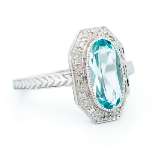 Bague 56 Bague ovale en or blanc 14k, topaze bleu clair et diamants 58 Facettes FE704B3808624DA49BC628A4D49E4FDD