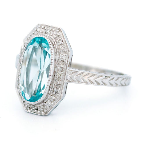 Bague 56 Bague ovale en or blanc 14k, topaze bleu clair et diamants 58 Facettes FE704B3808624DA49BC628A4D49E4FDD