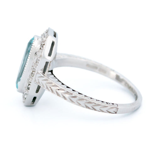 Bague 56 Bague ovale en or blanc 14k, topaze bleu clair et diamants 58 Facettes FE704B3808624DA49BC628A4D49E4FDD