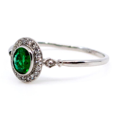 Bague 56 Bague halo en platine, émeraude et diamants 58 Facettes 1ABADEF2AAFD43DBBBC49BB228DF3B6B