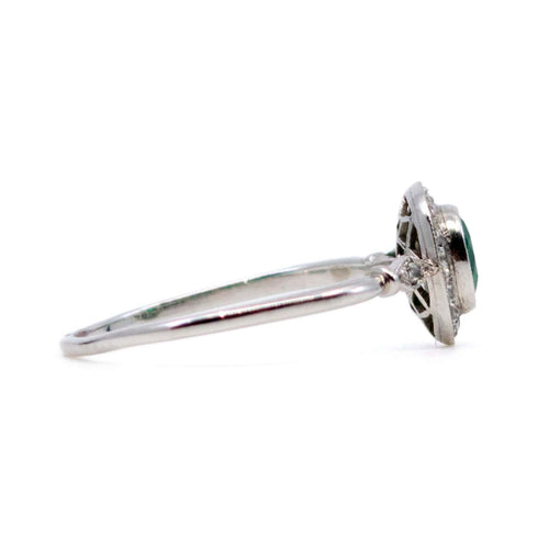 Bague 56 Bague halo en platine, émeraude et diamants 58 Facettes 1ABADEF2AAFD43DBBBC49BB228DF3B6B