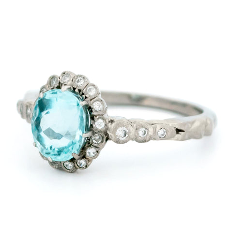 Bague 56 Bague grappe en or blanc 18k, aigue-marine et diamants 58 Facettes 4CF5A3EF80FE4371939D740331CAD91B