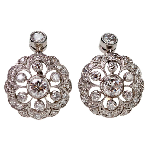 Boucles d'oreilles Boucles d’oreilles en grappe Art déco en platine et or 14k, diamants 58 Facettes 071D0A9B9B2D4F8BAB84FAA22DDFA5E4