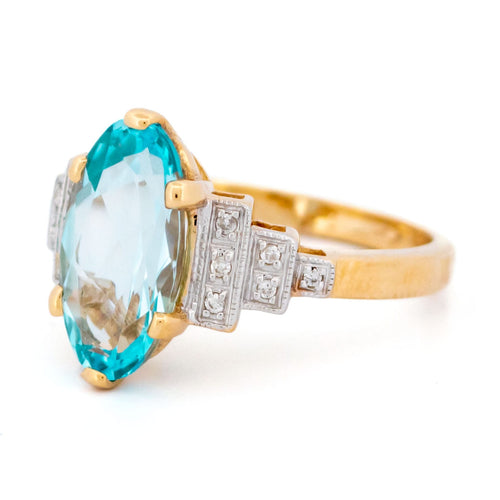 Bague 54 Bague en or jaune et blanc 14k, topaze bleu clair et diamants 58 Facettes 13F66C689D7D405092B7BF43BE6B2C3D