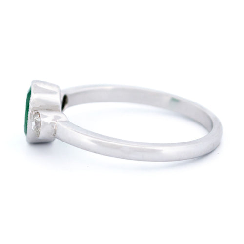 Bague 56 Bague trilogie en or blanc 14k, émeraude et diamants 58 Facettes BA20B83F65EA4B389E4D8DF4250EFFB8