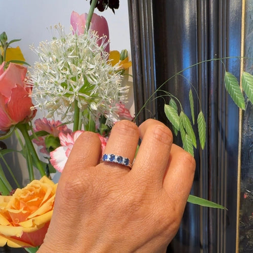 Bague 53 Bague en or blanc 14k, saphirs et diamants 58 Facettes A28D8A9A0CDA40E7836CD5CECD0B9E96
