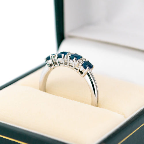 Bague 53 Bague en or blanc 14k, saphirs et diamants 58 Facettes A28D8A9A0CDA40E7836CD5CECD0B9E96