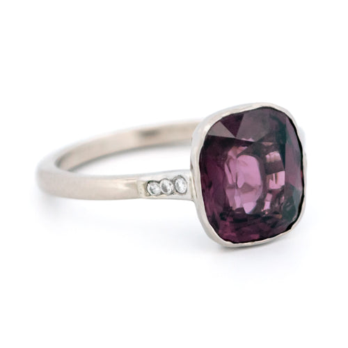 Bague 55 Bague solitaire en or blanc 14k, spinelle violet et diamants 58 Facettes 0E6834F78A724A9A84920FE8587E5737