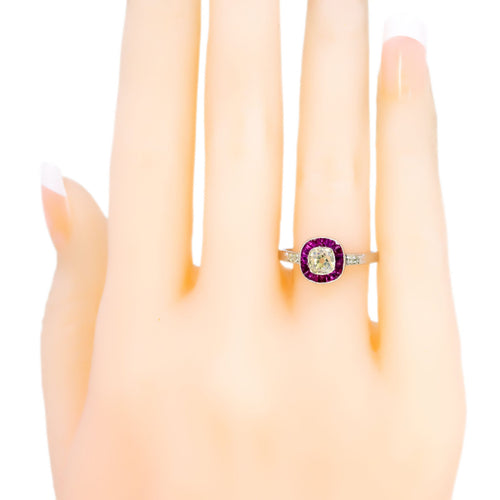 Bague 54 Bague à entourage en platine, diamant taille coussin et rubis 58 Facettes ADE2BF9354AF4E13979BDB8D0612296F