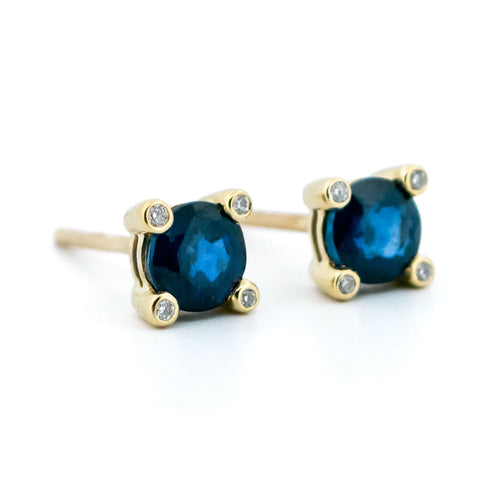 Boucles d'oreilles Boucles d’oreilles quatre-feuilles en or 14k, saphirs et diamants 58 Facettes 9D46F9C4CB7F4F3A9BFB34BB88DE2DF8