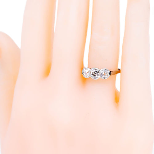 Bague 54 Bague trilogie - Diamants taille ancienne, or 14k et platine 58 Facettes 75FA3A9C579D4FC4B2BA9F9BFD0410CD