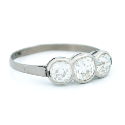 Bague 54 Bague trilogie - Diamants taille ancienne, or 14k et platine 58 Facettes 75FA3A9C579D4FC4B2BA9F9BFD0410CD