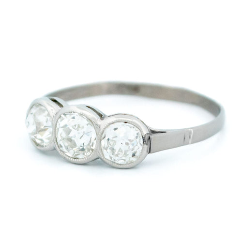 Bague 54 Bague trilogie - Diamants taille ancienne, or 14k et platine 58 Facettes 75FA3A9C579D4FC4B2BA9F9BFD0410CD