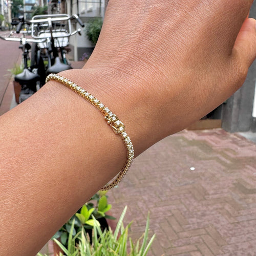 Bracelet Bracelet tennis en or jaune 14k et diamants taille brillant 58 Facettes 45964C757F274A2BB345503E0DDFDCA5