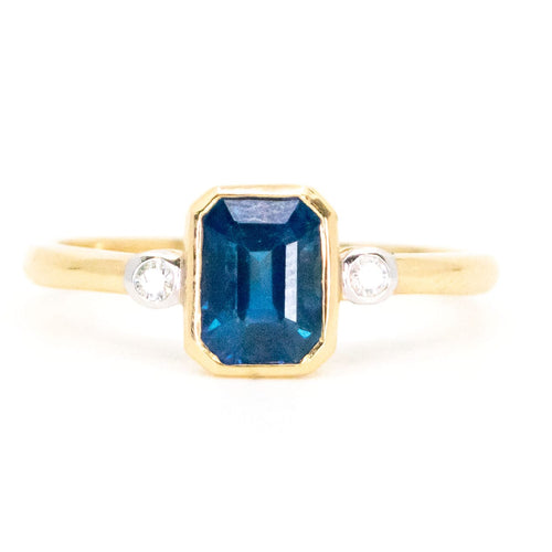 Bague 53 Bague en or jaune et blanc 14k avec saphir rectangulaire et diamants 58 Facettes E0E8AEDDE44548EE98E1FF1B6029D8D1