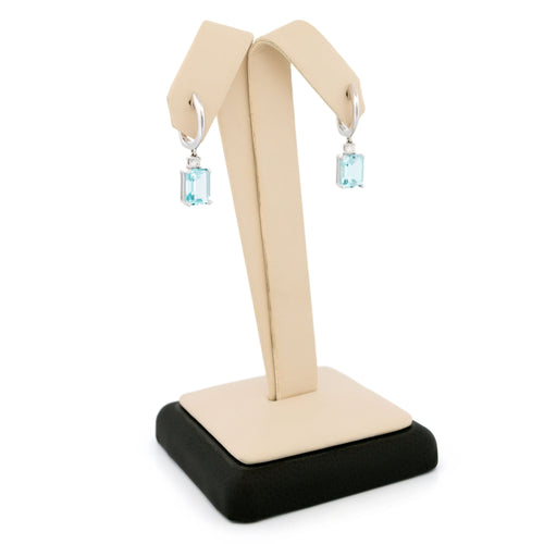Boucles d'oreilles Boucles d’oreilles pendantes en or blanc 18k, topazes et diamants 58 Facettes 923BC3ECAC964264B7FDFC95B45D6811