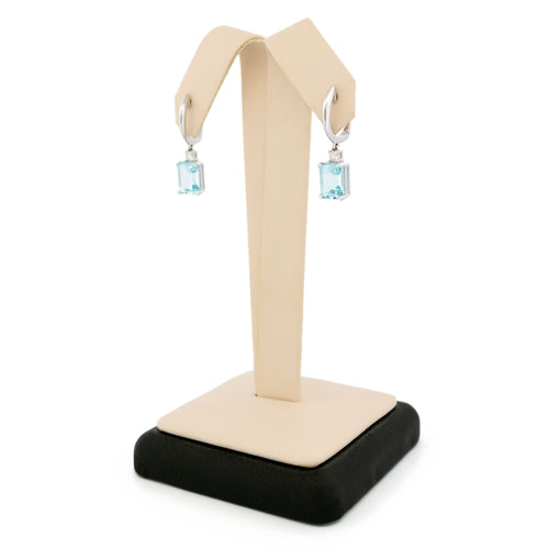 Boucles d'oreilles Boucles d’oreilles pendantes en or blanc 18k, topazes et diamants 58 Facettes 923BC3ECAC964264B7FDFC95B45D6811