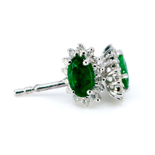 Boucles d'oreilles Boucles d’oreilles puces en or blanc 18k, émeraudes et diamants 58 Facettes F0D8B2F4190140EA97AF0611CB770A7B