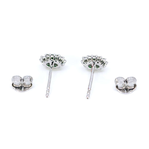 Boucles d'oreilles Boucles d’oreilles puces en or blanc 18k, émeraudes et diamants 58 Facettes F0D8B2F4190140EA97AF0611CB770A7B