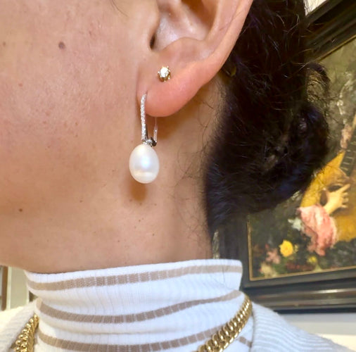 Boucles d'oreilles Boucles d’oreilles pendantes en or blanc 14k, perles et diamants 58 Facettes 7AA02CDE42DF4B01BD2FB99FFD194D6E