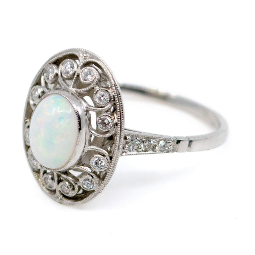 Bague 55 Bague ovale en platine, opale et diamants 58 Facettes 14D80DACA8CB47DF8F306575C7EFB4FC
