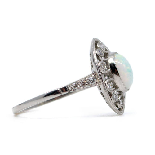 Bague 55 Bague ovale en platine, opale et diamants 58 Facettes 14D80DACA8CB47DF8F306575C7EFB4FC