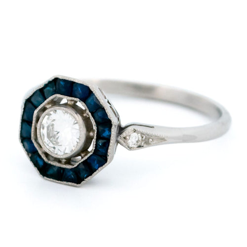 Bague 56 Bague Art déco octogonale en platine, diamants et saphirs 58 Facettes C0FBCA18C04641F598D2BCE928434FB6