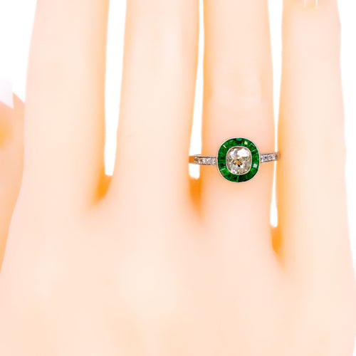 Bague 54 Bague halo en platine, émeraudes et diamants 58 Facettes 05BD5AD7D3304DC6B1AAC3B2841A7E82