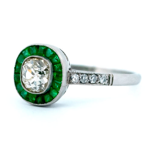 Bague 54 Bague halo en platine, émeraudes et diamants 58 Facettes 05BD5AD7D3304DC6B1AAC3B2841A7E82