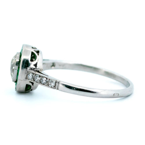 Bague 54 Bague halo en platine, émeraudes et diamants 58 Facettes 05BD5AD7D3304DC6B1AAC3B2841A7E82