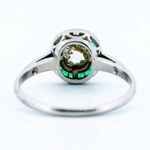 Bague 54 Bague halo en platine, émeraudes et diamants 58 Facettes 05BD5AD7D3304DC6B1AAC3B2841A7E82