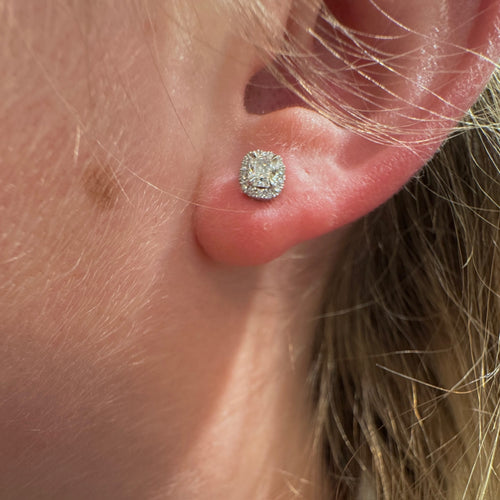 Boucles d'oreilles Boucles d’oreilles en grappe en or blanc 14k et diamants 58 Facettes E43178AE7EAB4C258841C0D624C9A41A