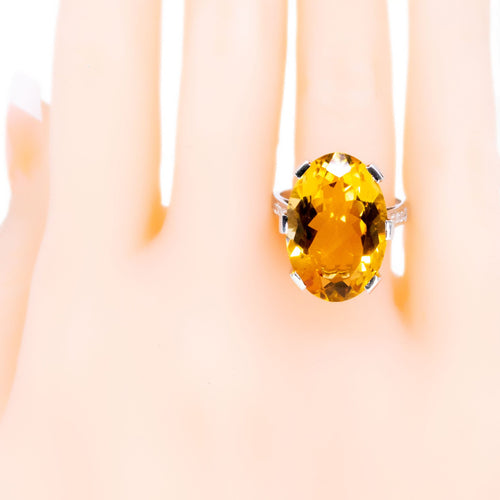 Bague 54 Bague cocktail vintage en or blanc 14k, citrine et diamants 58 Facettes E5B94BA880134E49AFEDA9AEC920006B